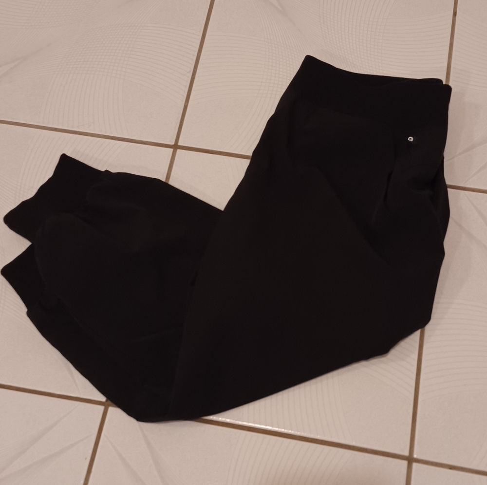 4/$60 Black Capri Hyba Pants - Size Medium